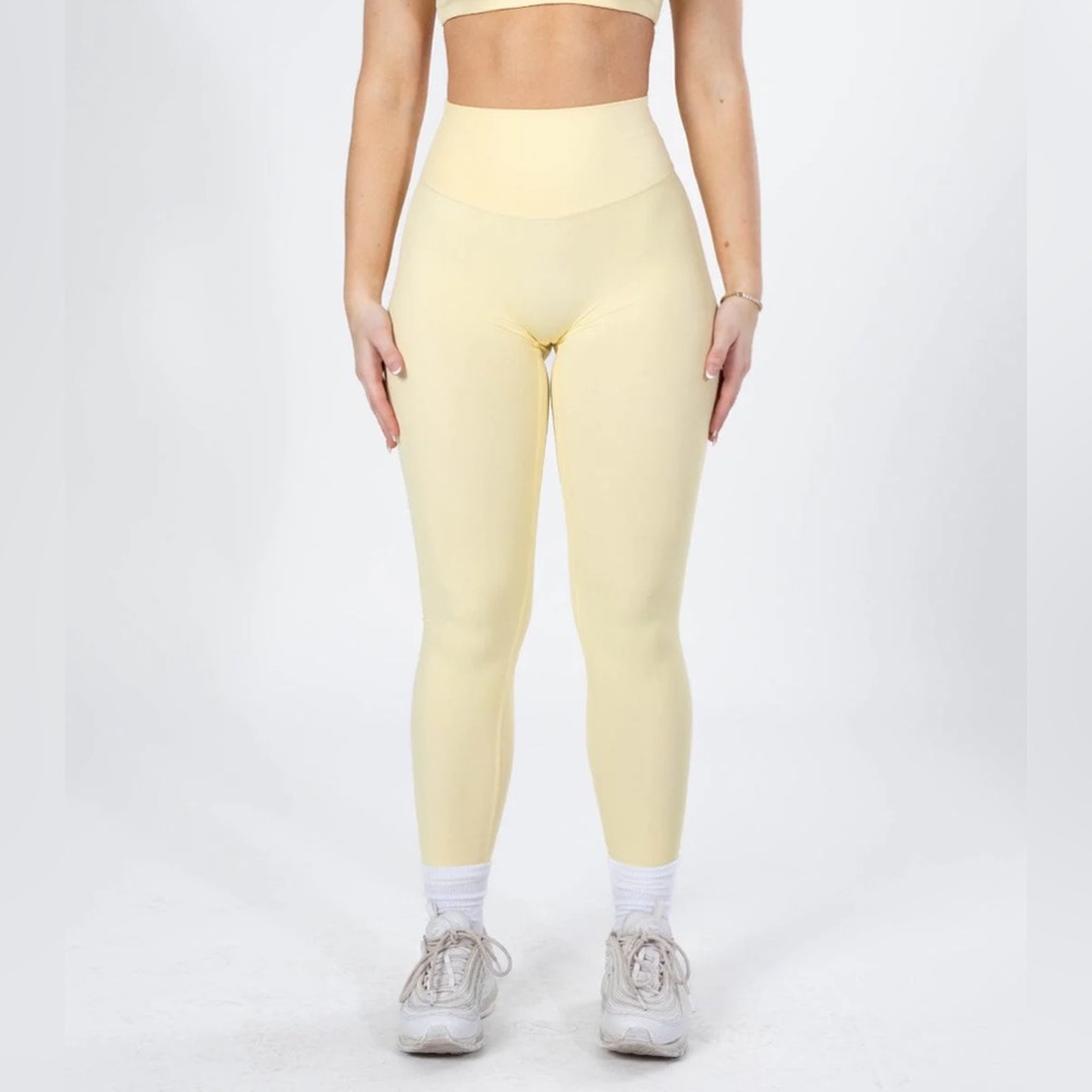 BNWT Paragon sculptseam plus